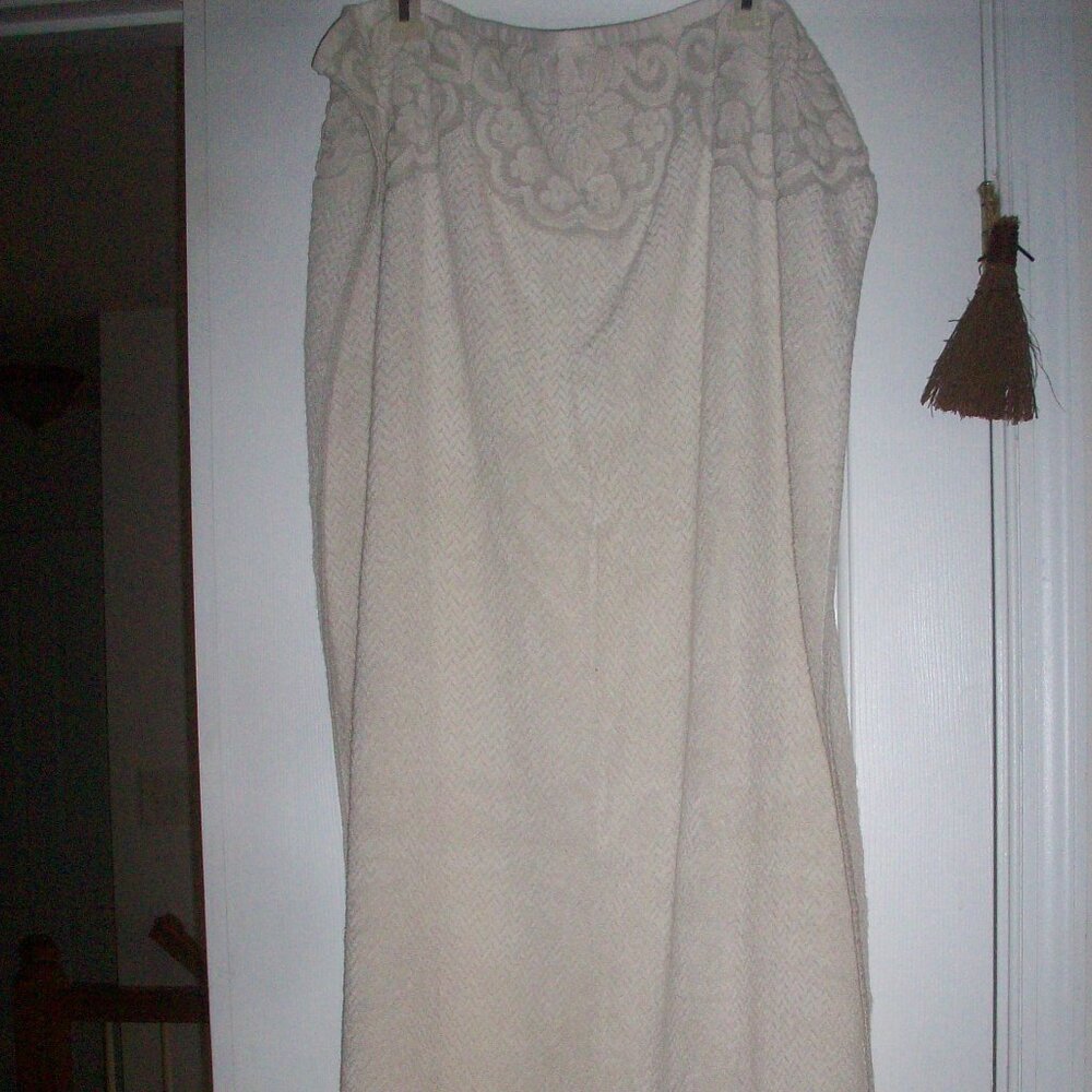 Common Thread Off White Sculpted Shell Bath Towel Damask Texture - 100% Cotton